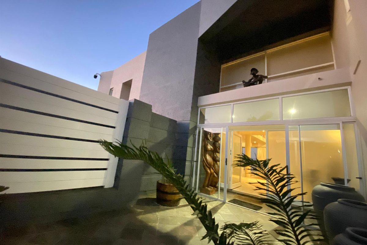 House For Sale in Wavecrest, Jeffreys Bay - Photo 4