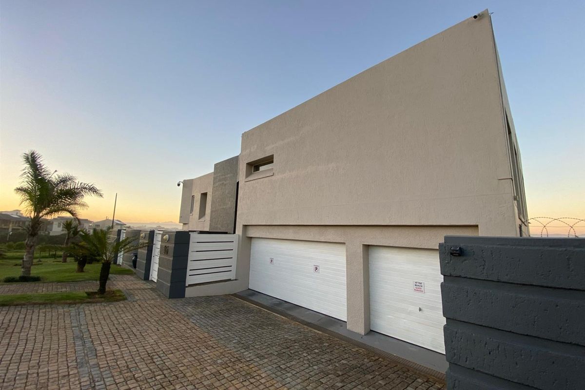House For Sale in Wavecrest, Jeffreys Bay - Photo 3