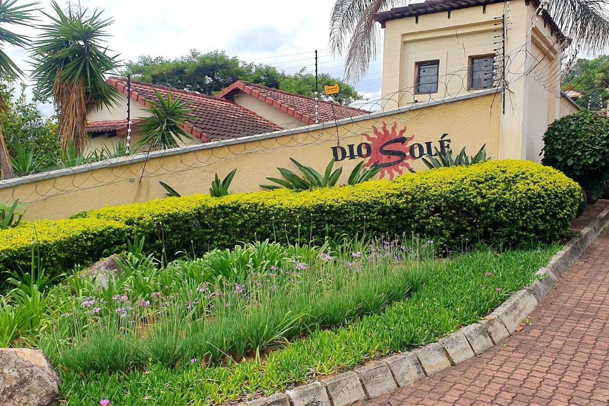 Amazing 4-Bedroom Beauty in Dio Solé, Stonehenge - Photo 2