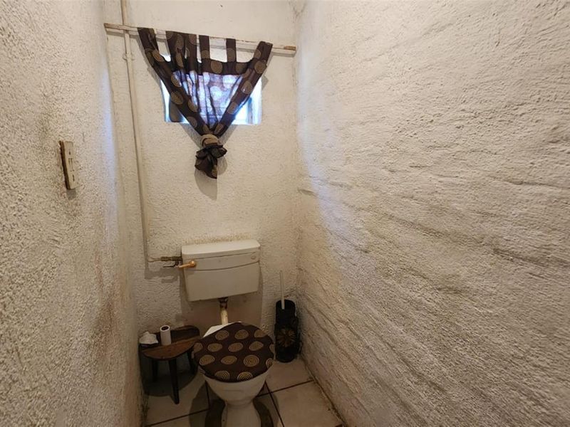 Small Holding For Sale in Witpoortjie AH, Brakpan - Photo 9