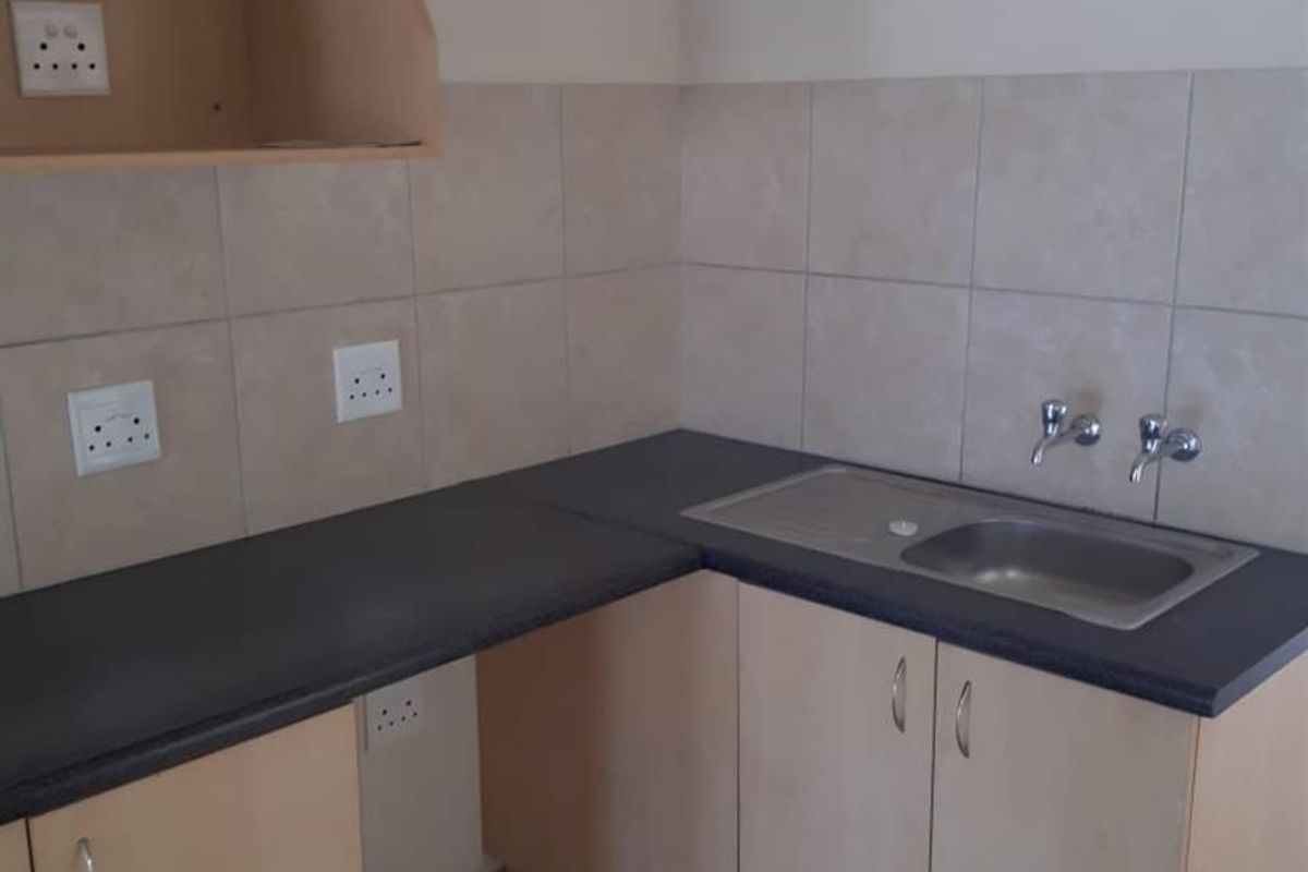 Modern 2-Bedroom Apartment for Sale - great opportunity for Investors or first time home owners - Photo 5