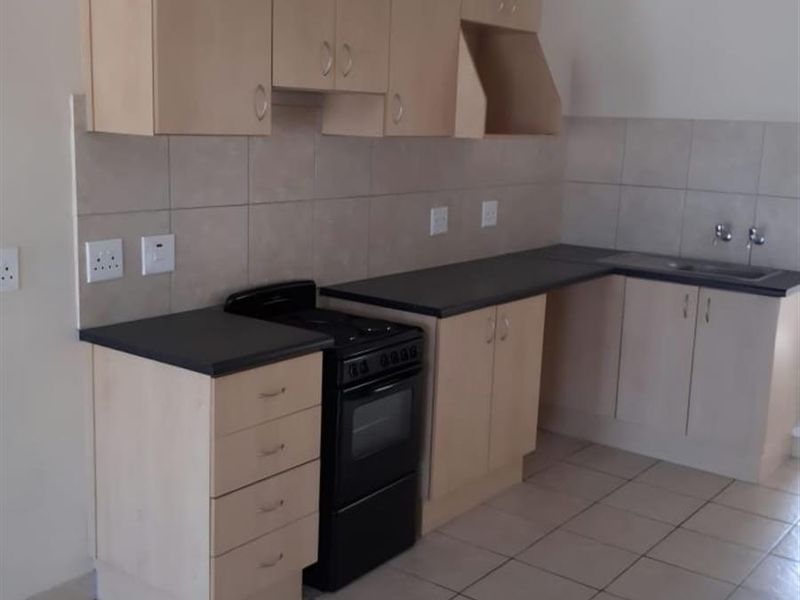 Modern 2-Bedroom Apartment for Sale - great opportunity for Investors or first time home owners - Photo 4