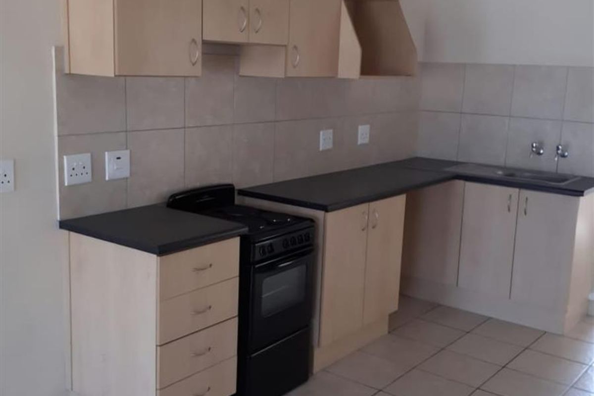 Modern 2-Bedroom Apartment for Sale - great opportunity for Investors or first time home owners - Photo 4