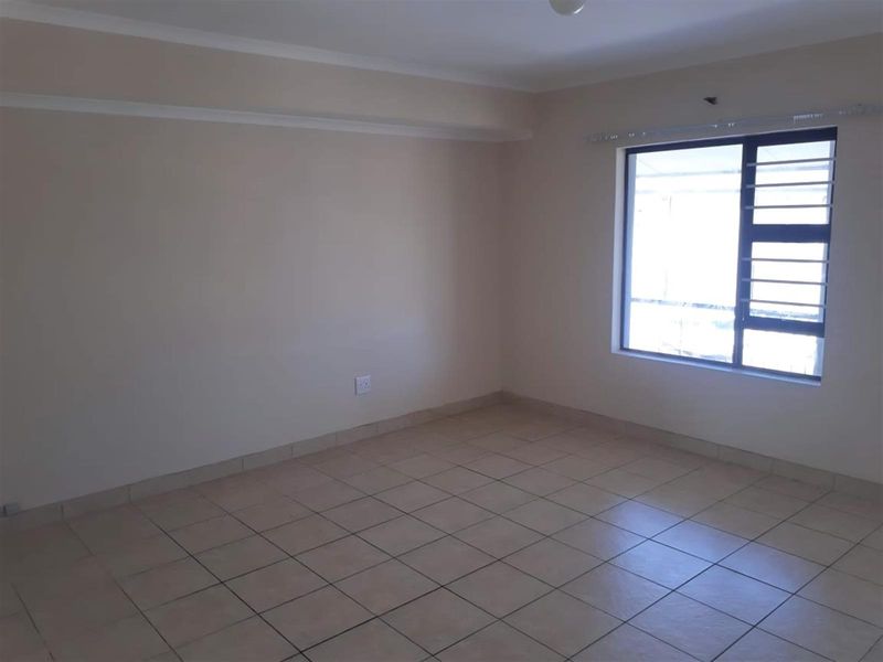 Modern 2-Bedroom Apartment for Sale - great opportunity for Investors or first time home owners - Photo 2