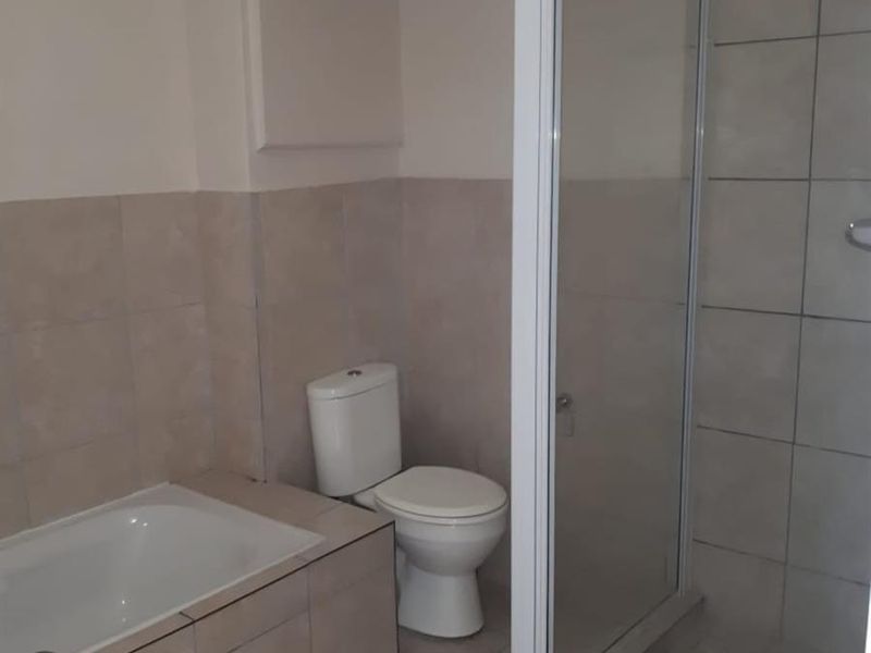 Modern 2-Bedroom Apartment for Sale - great opportunity for Investors or first time home owners - Photo 8