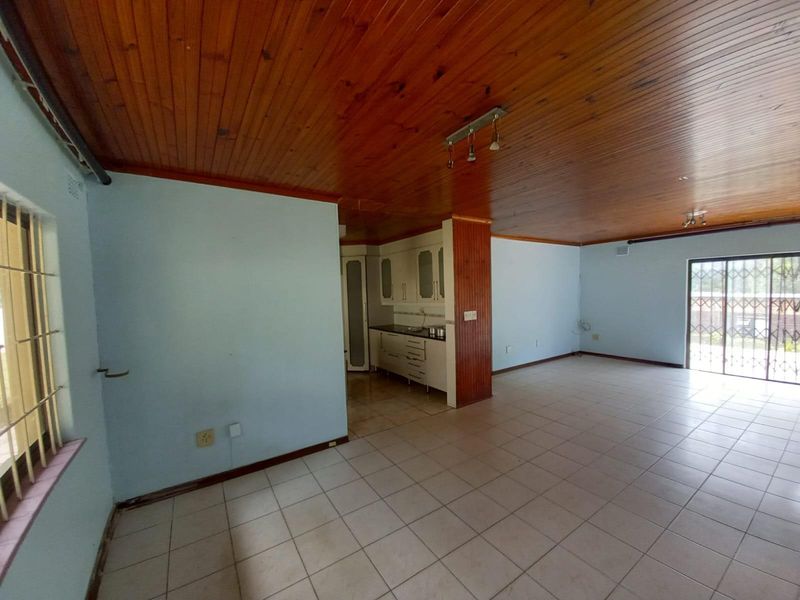 3 Bedroom House For Sale in Leisure Bay Port Edward, KwaZulu-Natal - Photo 9