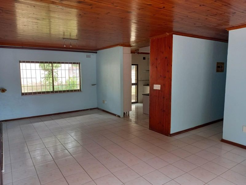 3 Bedroom House For Sale in Leisure Bay Port Edward, KwaZulu-Natal - Photo 7