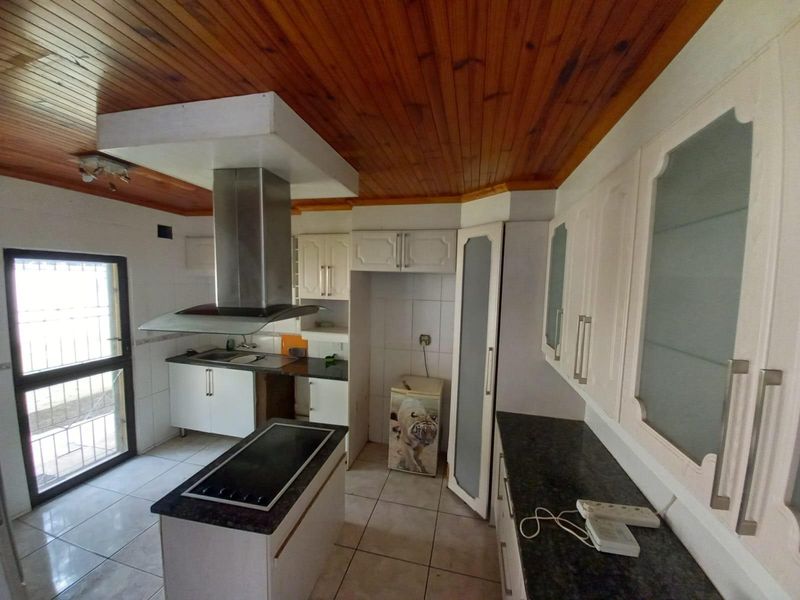 3 Bedroom House For Sale in Leisure Bay Port Edward, KwaZulu-Natal - Photo 4