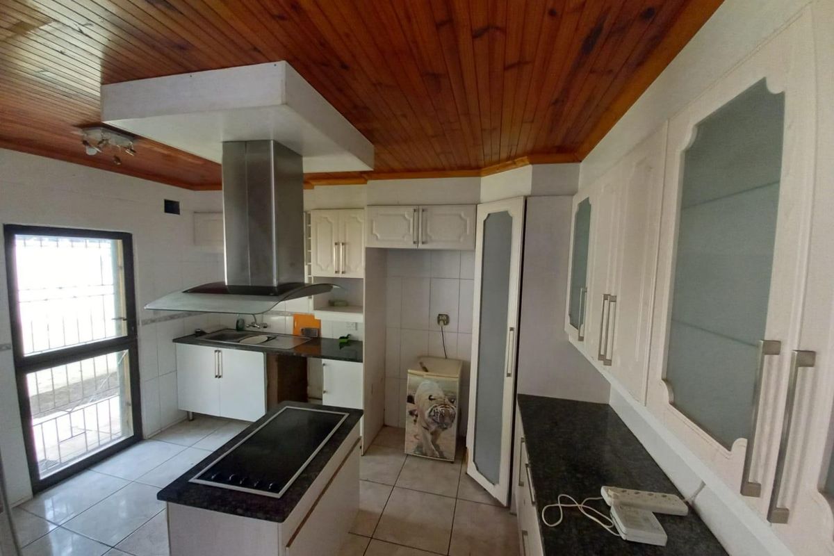 3 Bedroom House For Sale in Leisure Bay Port Edward, KwaZulu-Natal - Photo 4