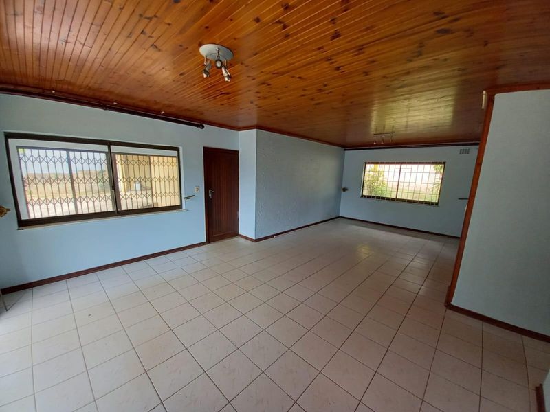3 Bedroom House For Sale in Leisure Bay Port Edward, KwaZulu-Natal - Photo 8