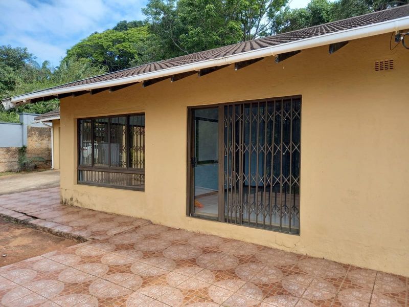 3 Bedroom House For Sale in Leisure Bay Port Edward, KwaZulu-Natal - Photo 3