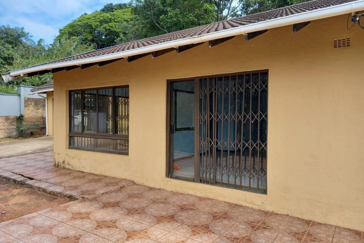 3 Bedroom House For Sale in Leisure Bay Port Edward, KwaZulu-Natal - Photo 3