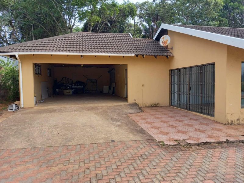3 Bedroom House For Sale in Leisure Bay Port Edward, KwaZulu-Natal - Photo 2