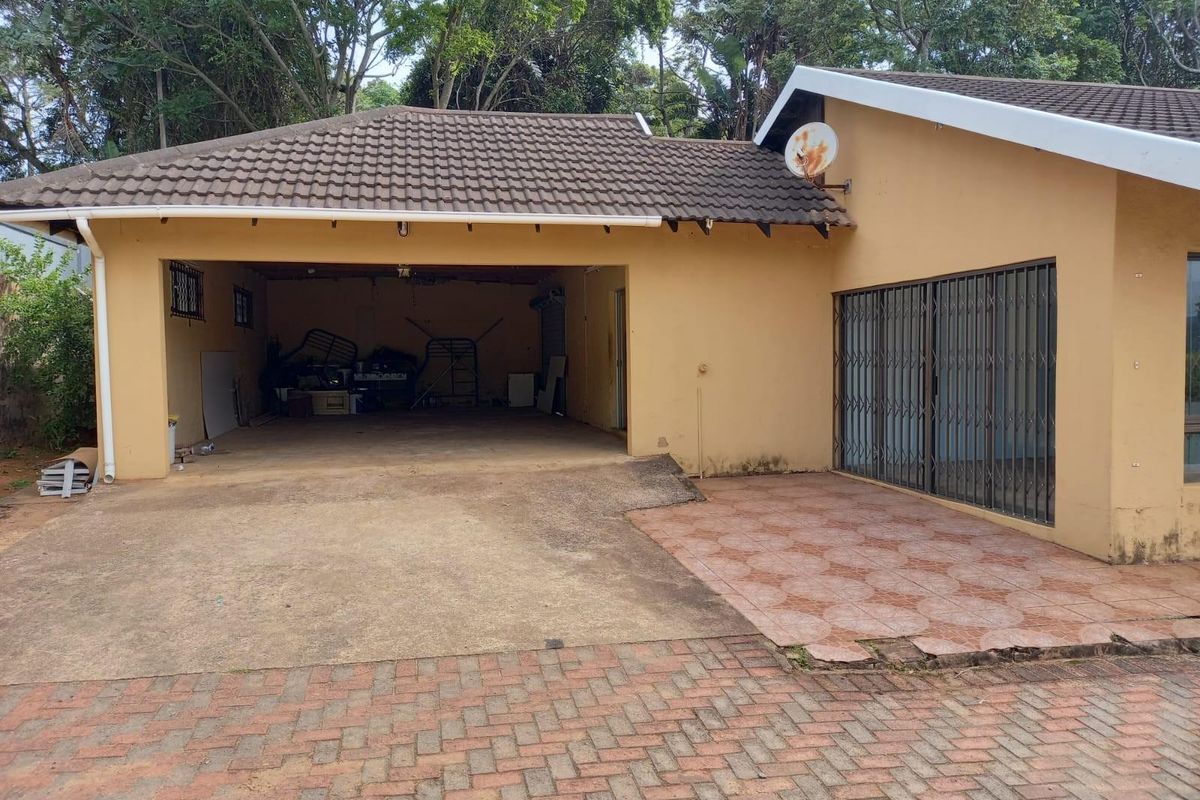 3 Bedroom House For Sale in Leisure Bay Port Edward, KwaZulu-Natal - Photo 2