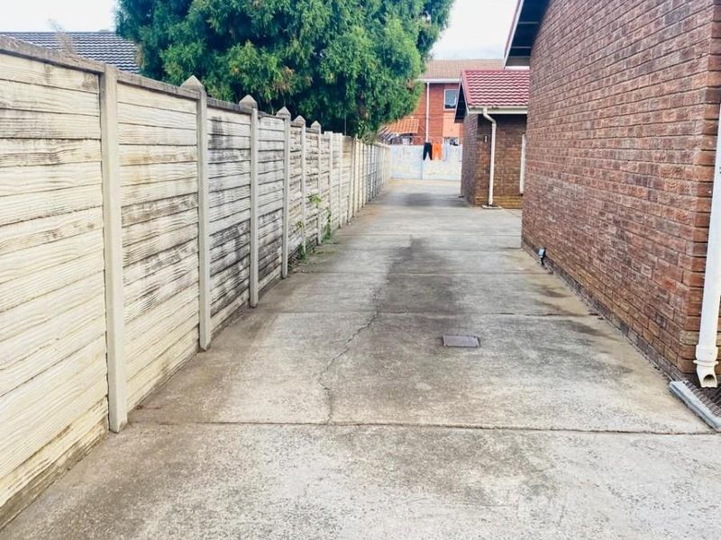 Townhouse For Sale in Vryheid, KwaZulu Natal - Photo 2