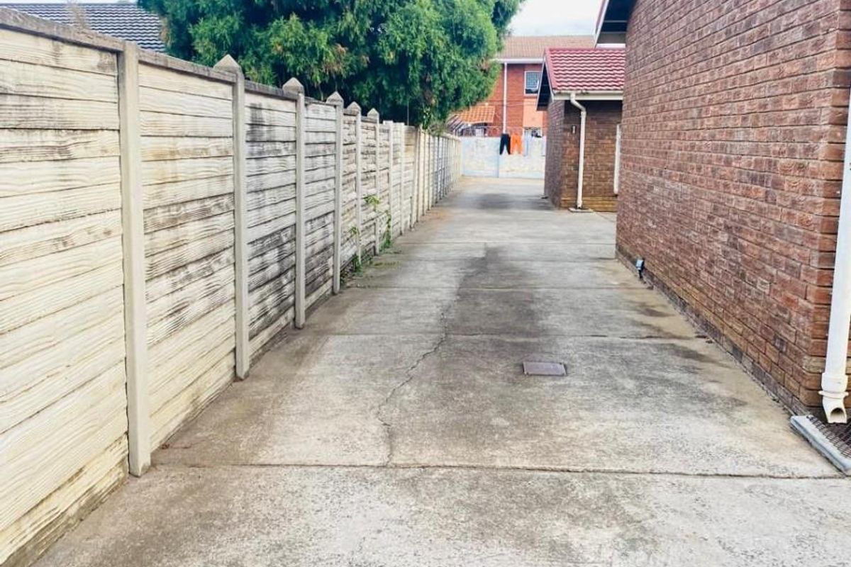 Townhouse For Sale in Vryheid, KwaZulu Natal - Photo 2