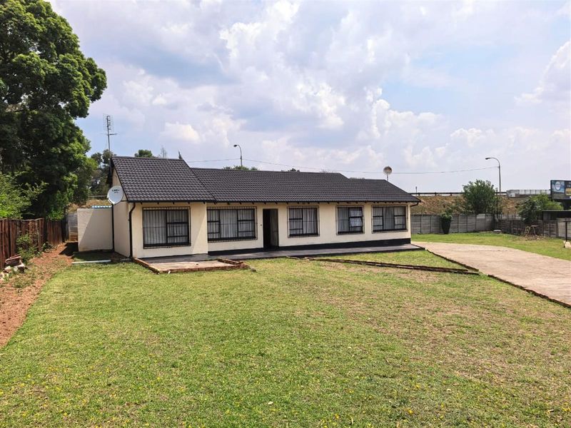 Charming Four Bedroom Home Move In Ready With  Yard That Is A Canvas - Photo 3