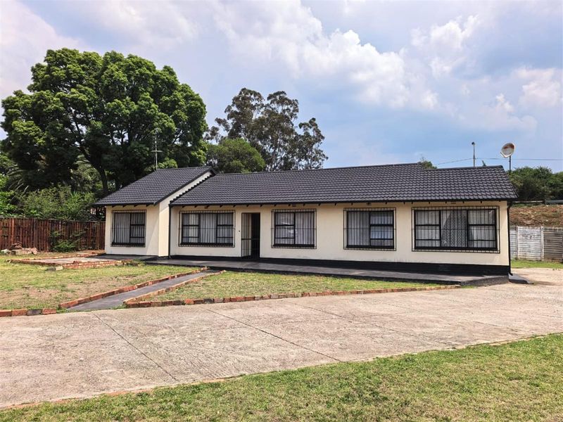 Charming Four Bedroom Home Move In Ready With  Yard That Is A Canvas - Photo 4