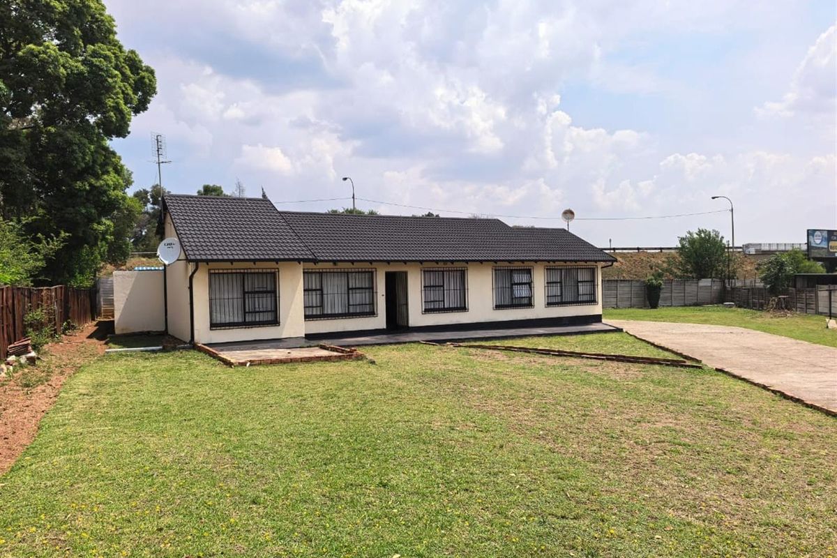 Charming Four Bedroom Home Move In Ready With  Yard That Is A Canvas - Photo 3