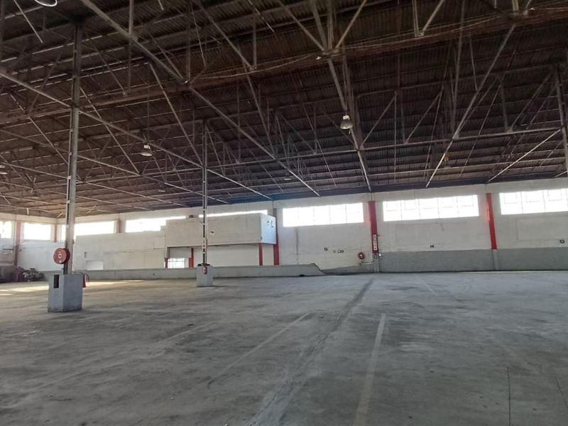 Warehouse with ramp access to let. - Photo 3