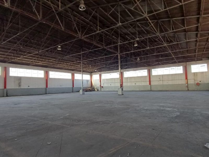 Warehouse with ramp access to let. - Photo 4