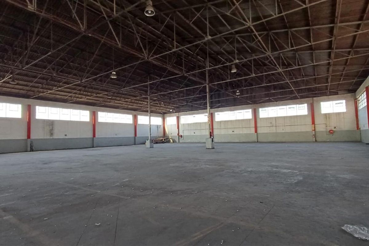 Warehouse with ramp access to let. - Photo 4