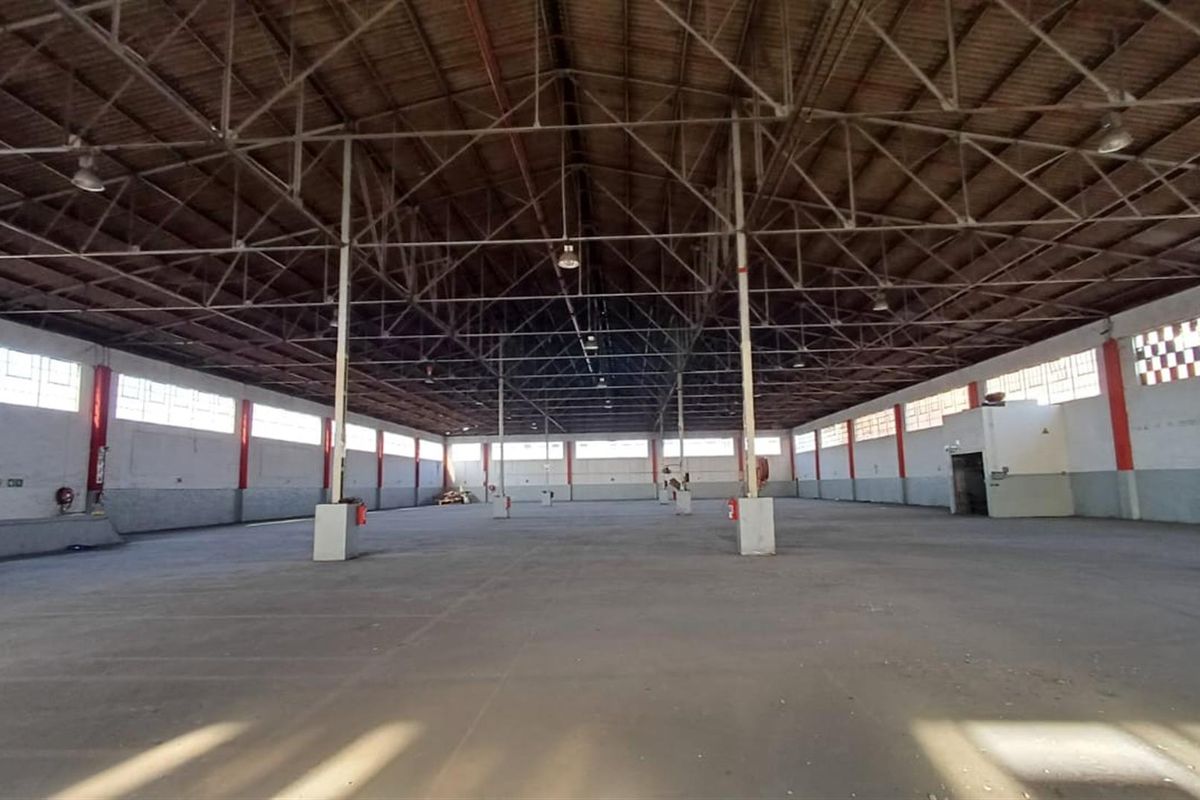 Warehouse with ramp access to let. - Photo 5