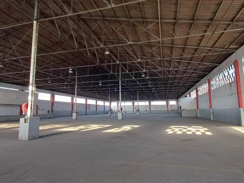 Warehouse with ramp access to let. - Photo 7