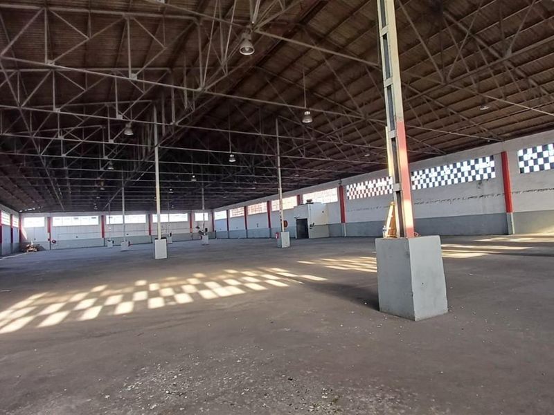 Warehouse with ramp access to let. - Photo 6