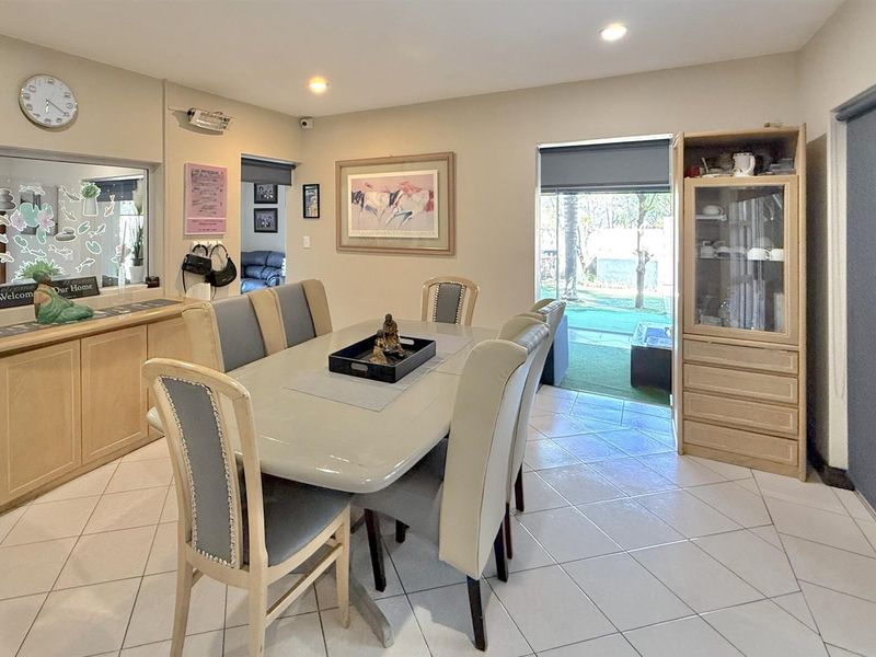 Timeless Luxury in Prestigious Dainfern Golf Estate - Photo 3