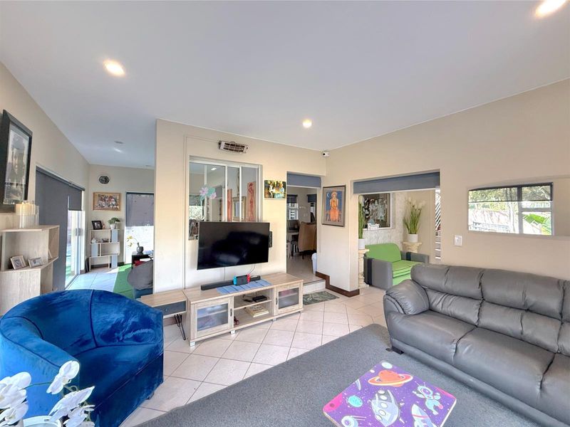 Timeless Luxury in Prestigious Dainfern Golf Estate - Photo 7