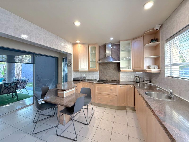 Timeless Luxury in Prestigious Dainfern Golf Estate - Photo 6