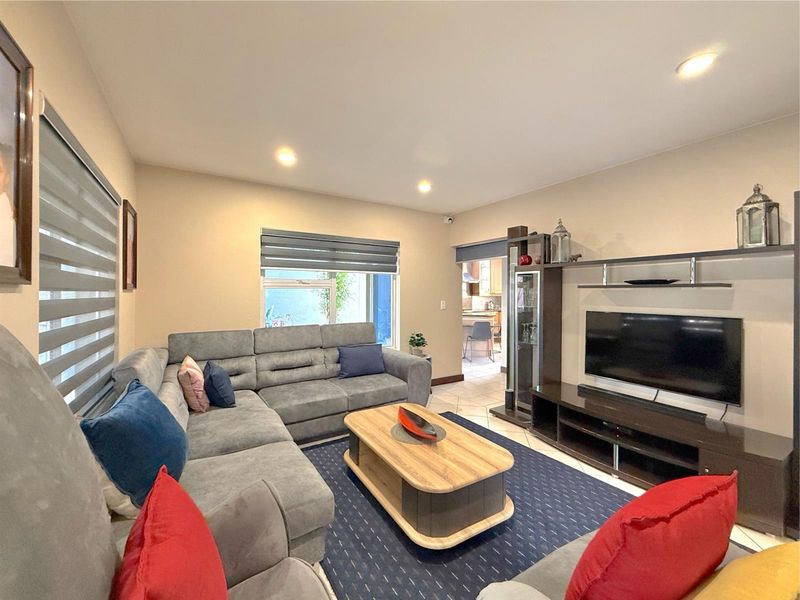 Timeless Luxury in Prestigious Dainfern Golf Estate - Photo 2