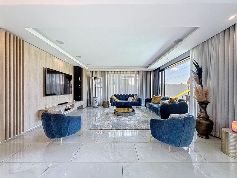 Elegant 5-Bedroom, 5.5 Bath Family Home - The Hills Game Reserve Estate, Pretoria East - Photo 6