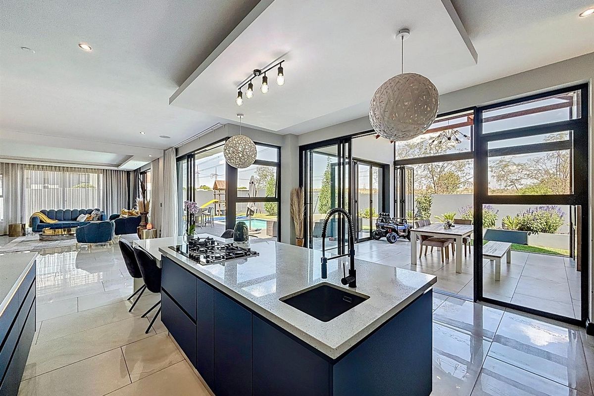 Elegant 5-Bedroom, 5.5 Bath Family Home - The Hills Game Reserve Estate, Pretoria East - Photo 3