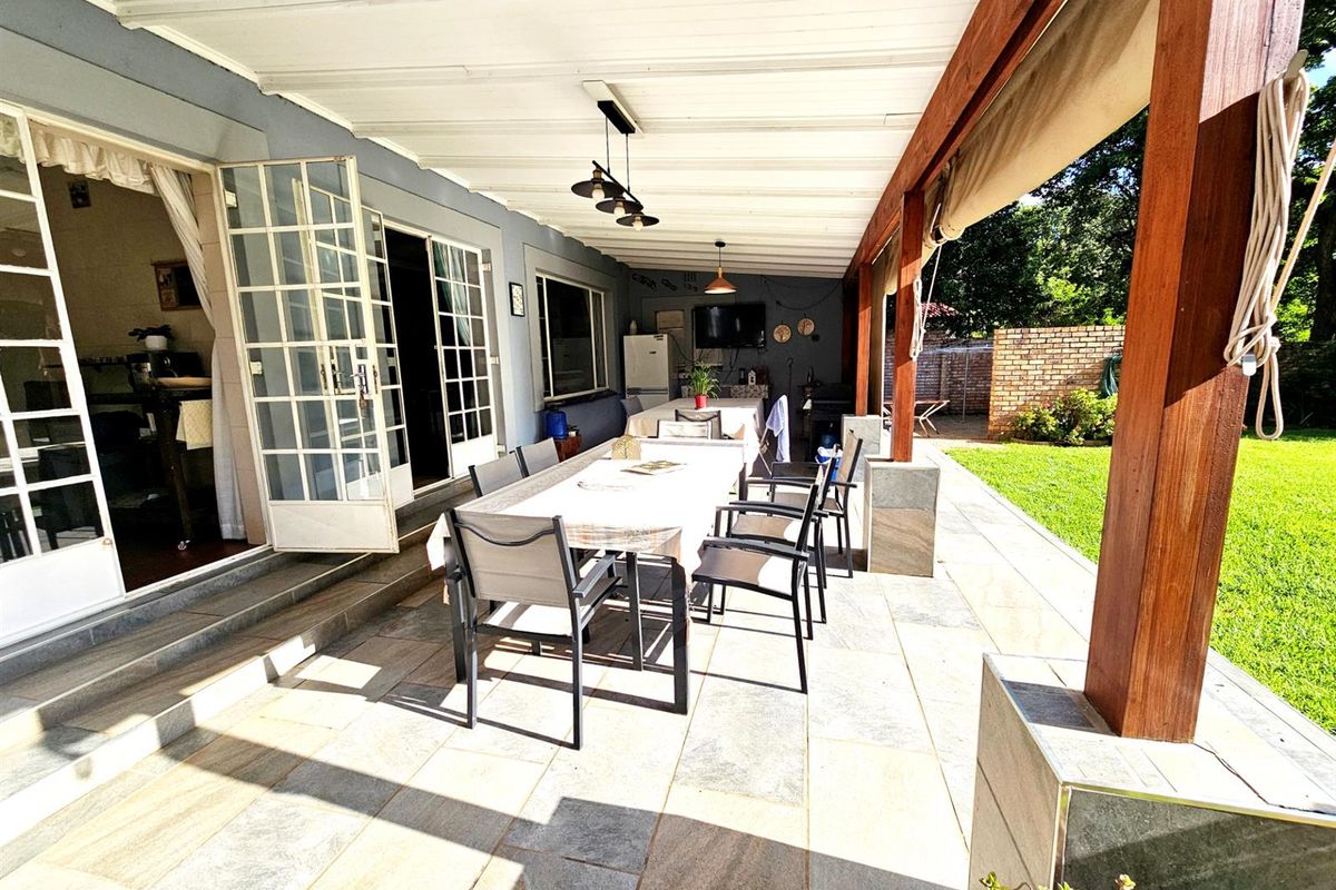 Family and friends  welcome... for generations. Clubview - Photo 2