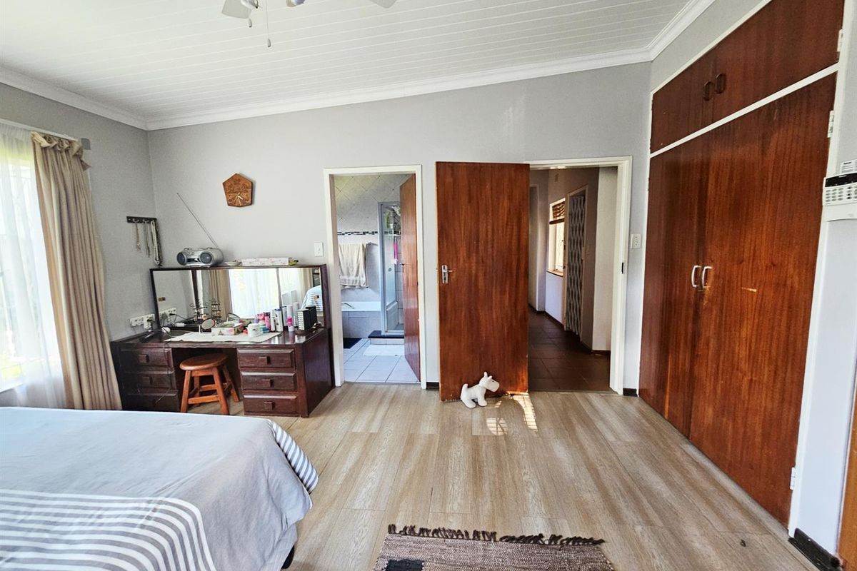 Family and friends  welcome... for generations. Clubview - Photo 5