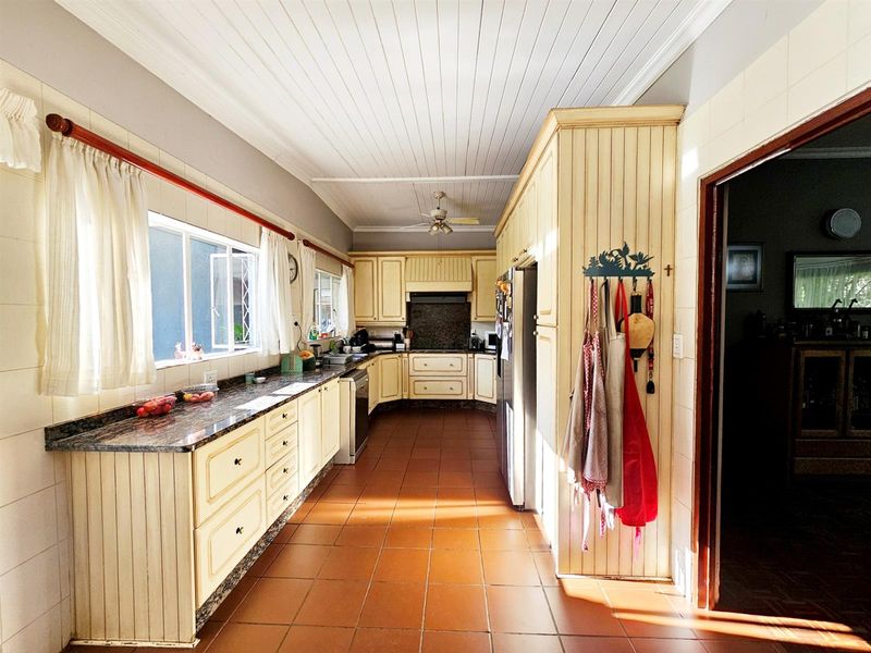 Family and friends  welcome... for generations. Clubview - Photo 3