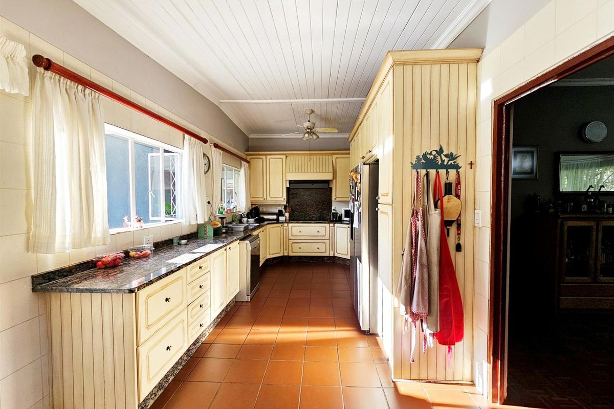 Family and friends  welcome... for generations. Clubview - Photo 3