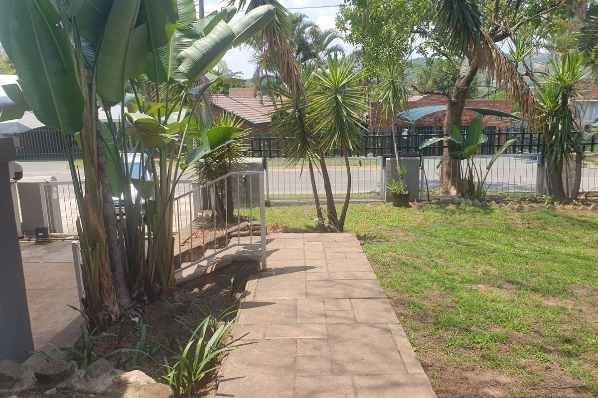 Stylish Family Gem in West Acres, Nelspruit! - Photo 3