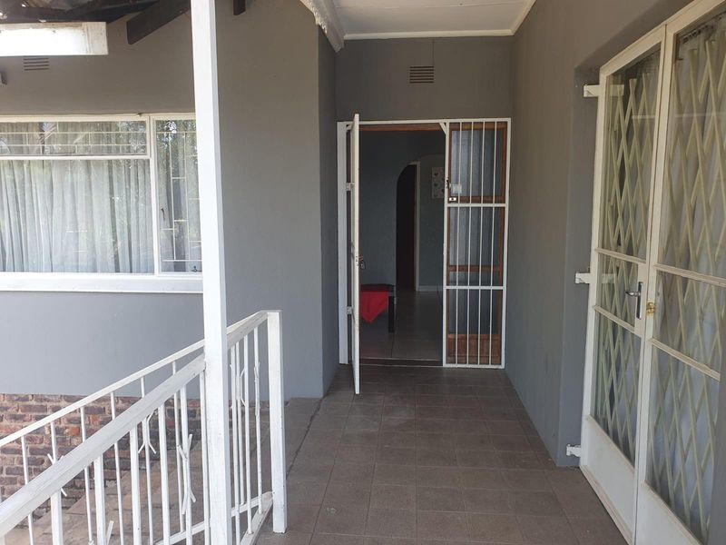 Stylish Family Gem in West Acres, Nelspruit! - Photo 10