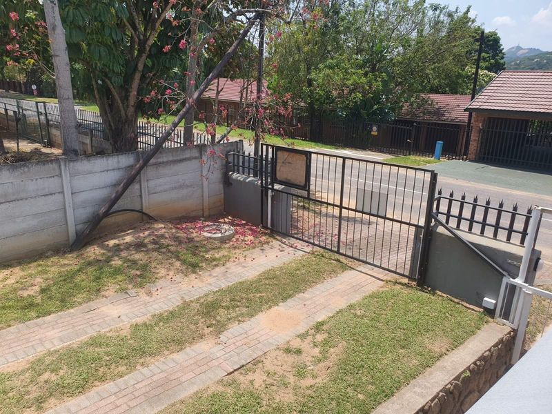 Stylish Family Gem in West Acres, Nelspruit! - Photo 9