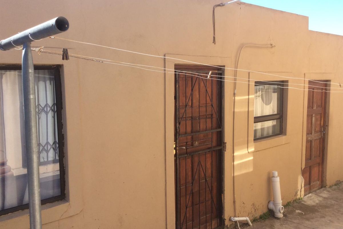 House For Sale in Kwanobuhle, Uitenhage - Photo 5