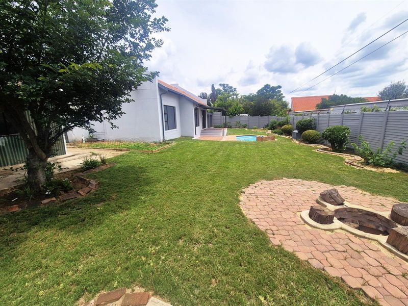 House For Sale in Douglasdale, Sandton - Photo 6