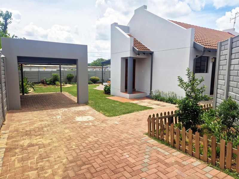 House For Sale in Douglasdale, Sandton - Photo 3