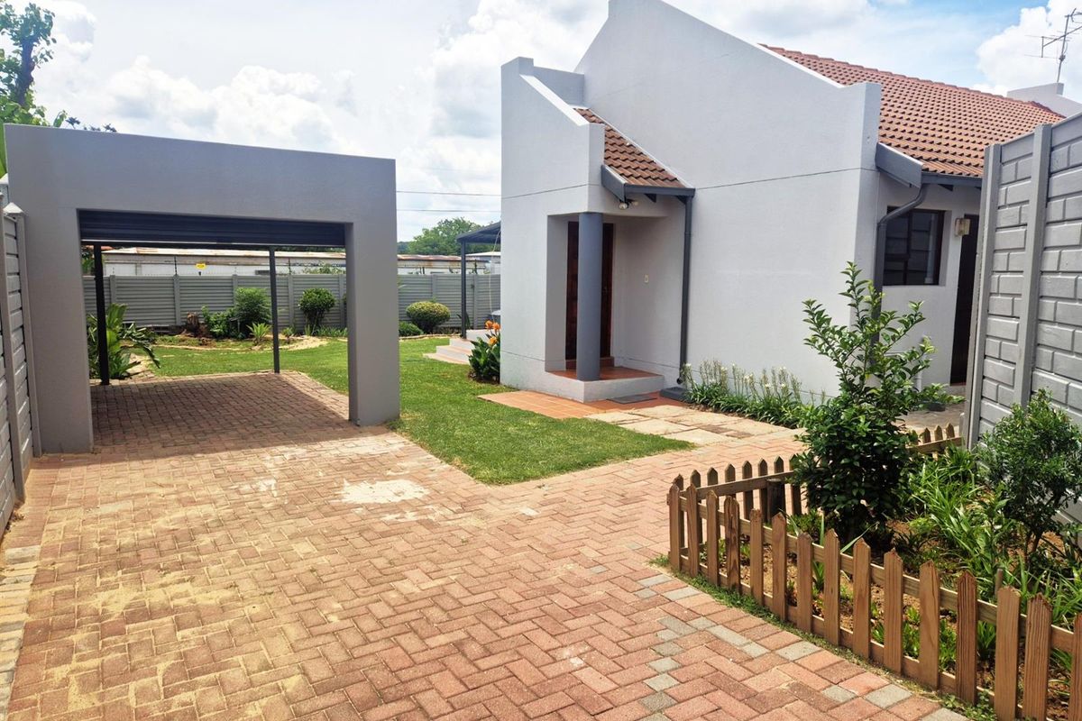House For Sale in Douglasdale, Sandton - Photo 3