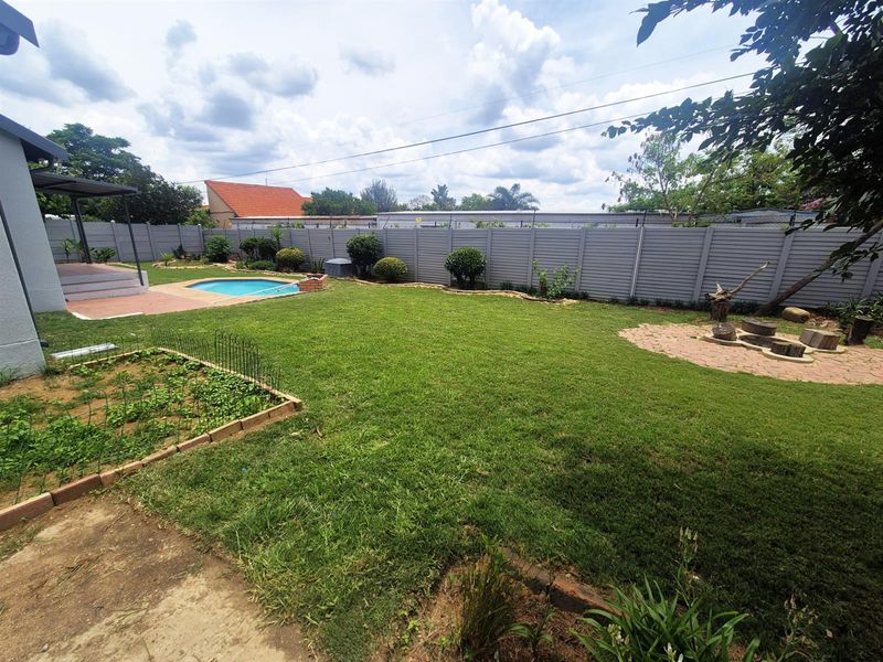 House For Sale in Douglasdale, Sandton - Photo 5