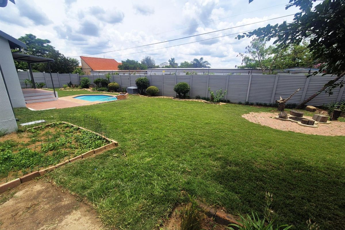House For Sale in Douglasdale, Sandton - Photo 5