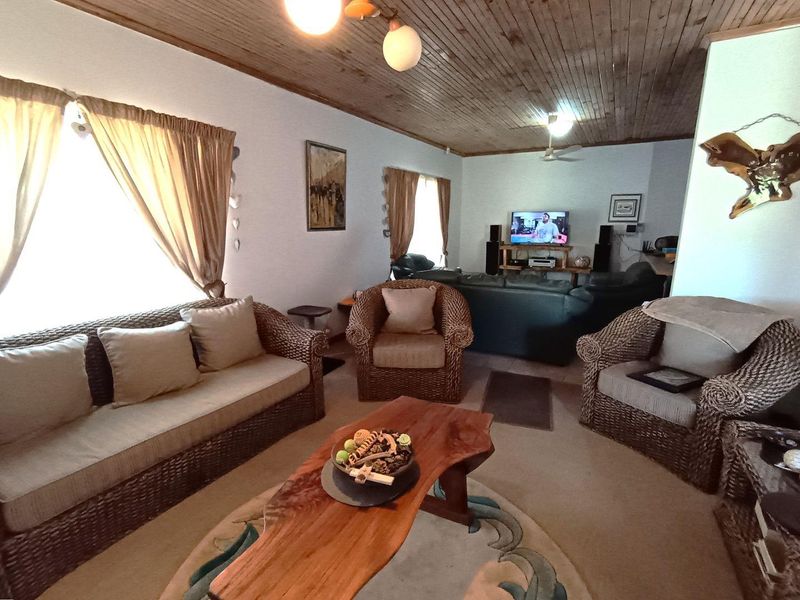 House For Sale in Noorsekloof, Jeffreys Bay - Photo 7