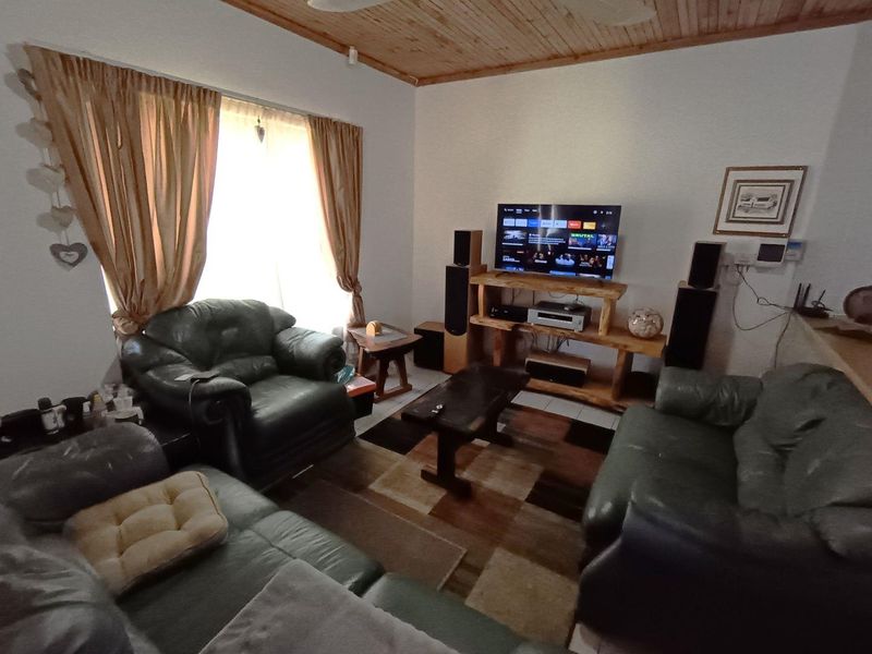 House For Sale in Noorsekloof, Jeffreys Bay - Photo 10